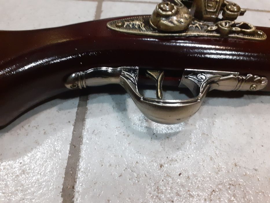 Красива кремъчна пушка пищов револвер оръжие