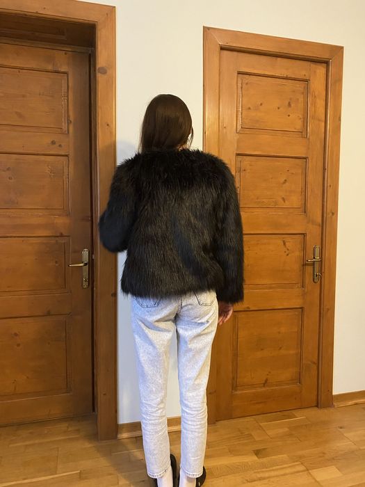 Vand haina din blana artificiala