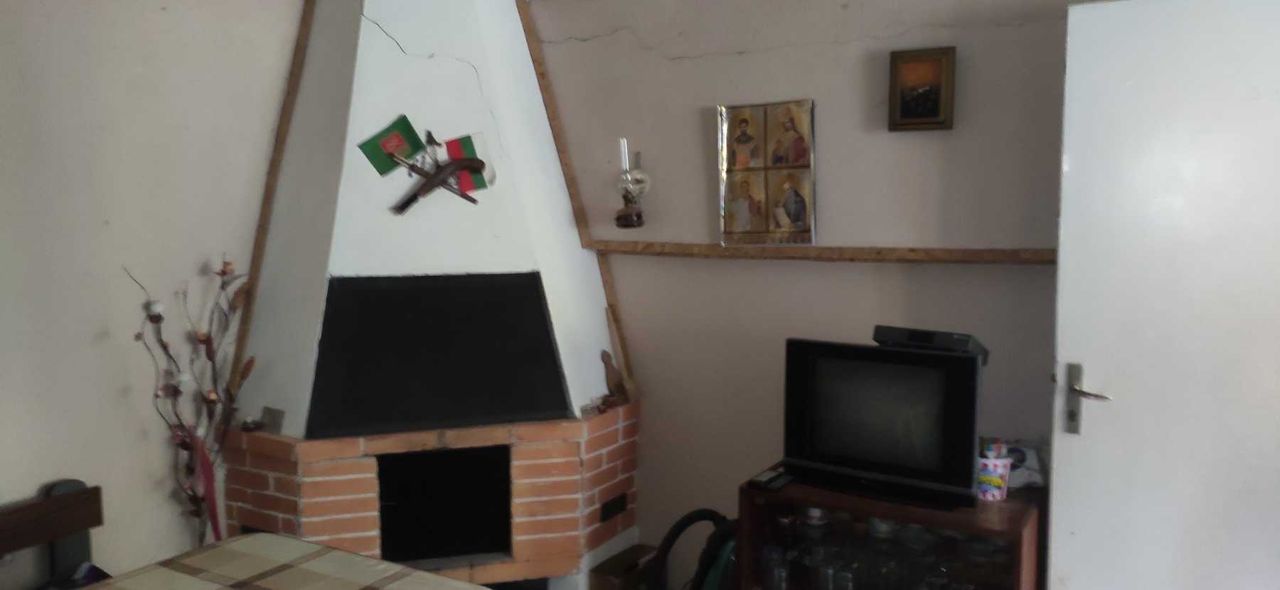 Продава се Къща в с. Козаревец, Област Стара Загора - 1600 кв.м за 22 €/кв.м - Снимка #3