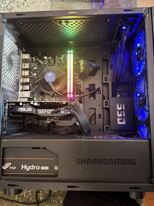 Calculator/Pc Gaming• i5-9400F• GTX 1650 Super GDDR6• 16gb ram RGB