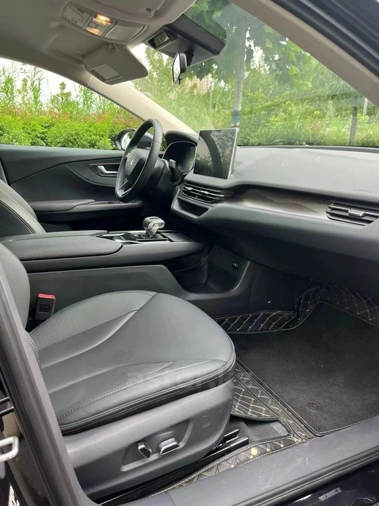 HONGQI E-Q’M 5 500 KM 2025