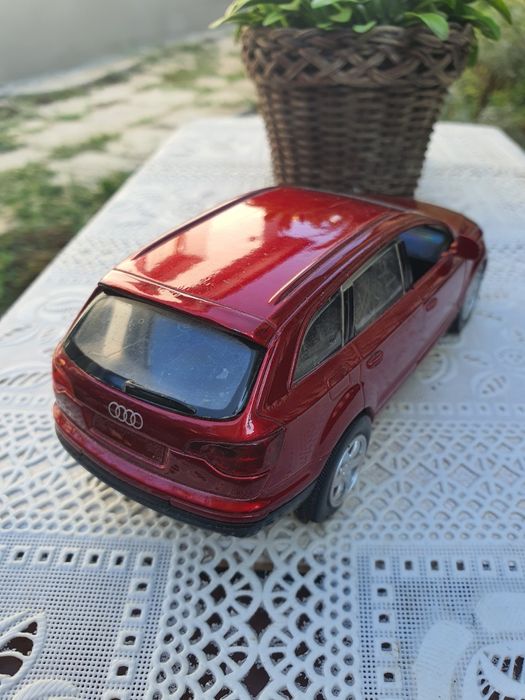 Audi Q7 мащаб  1:32