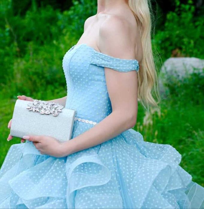 Светло синя бална рокля