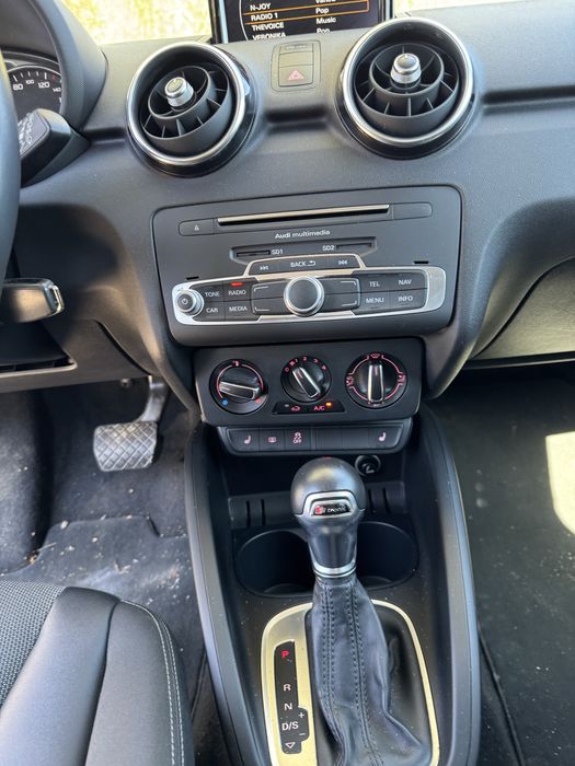 Арматурно табло с бег за ауди а1   2018г