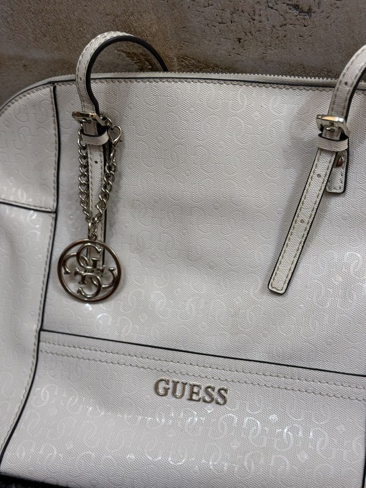 Дамска чанта Guess