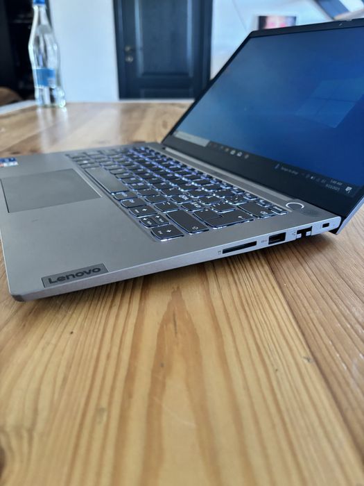 Lenovo Thinkbook 14• i5-11th gen• 16gb ram• bateria 6-8 ore• usb C