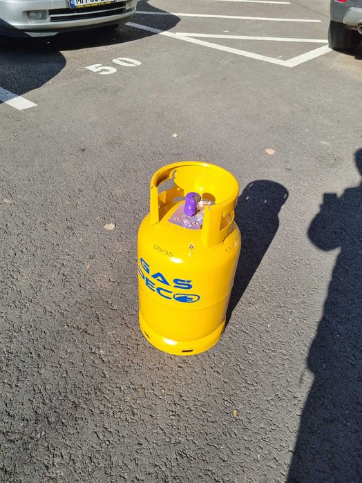 Butelie galbenă nouă plină sigilata