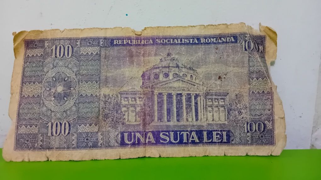 De colecție bacnota de 100 lei