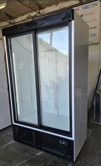 Вертикална хладилна витрина за напитки с плъзгащи врати 120х73х199 см