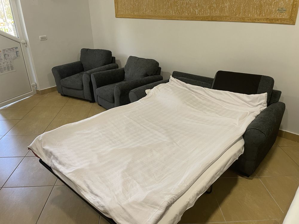 Canapea extensibila+ fotolii in stare foarte buna
