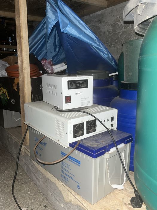 Doua baterii Ultracell si cu doua panouri solare + invertor