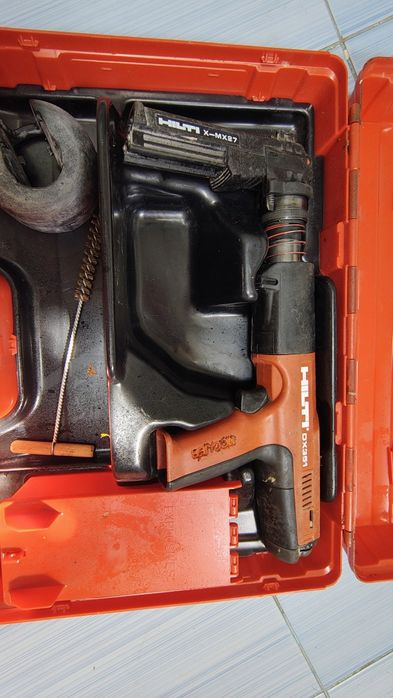 Se vinde Pistol de cuie hilti Dx 351
