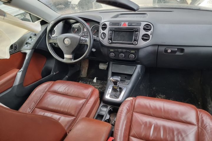 bara fata capota far stanga dreapta radiator apa clima intercooler  armatura grile bord plafoniera calandru  stop tripla stanga dreapta  VW Tiguan motor 2.0tdi 140cp CBAB 2009 Dezmembrez Dezmembrari