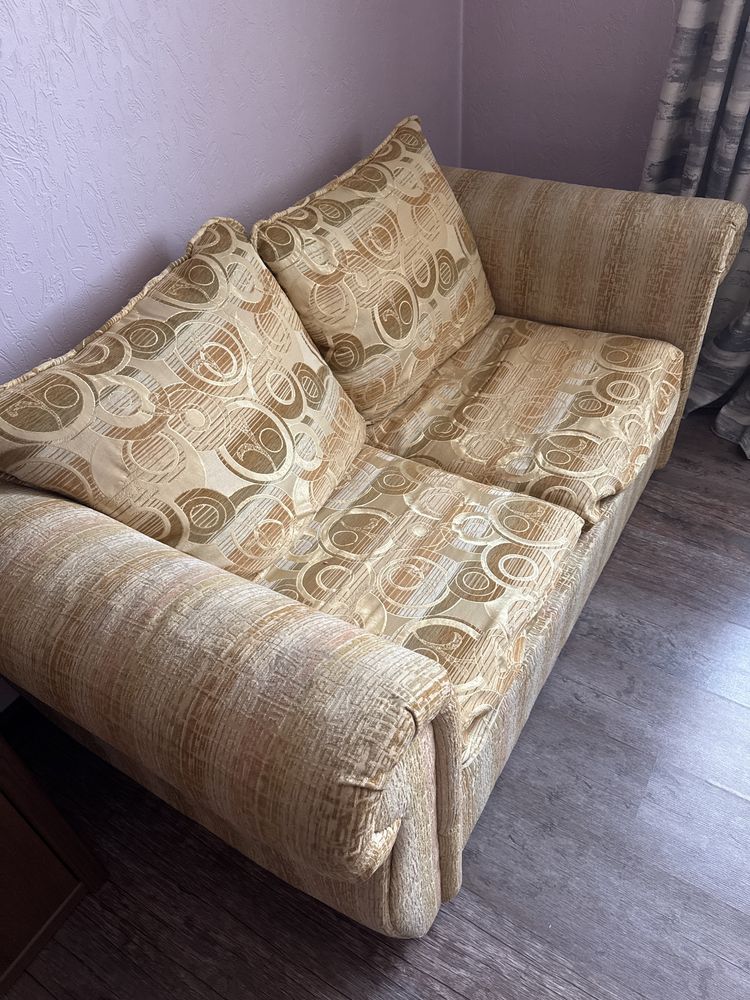 Срочно продаю диван