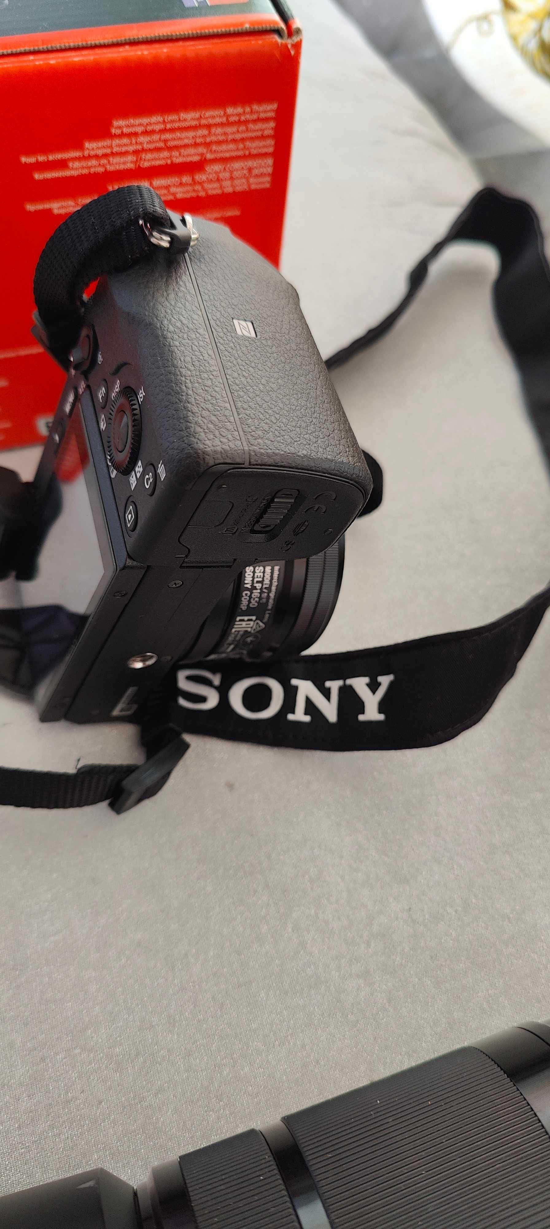 Sony Alpha 6300+обективи sony 16-50 + sony 55-210 + Sony карта памет