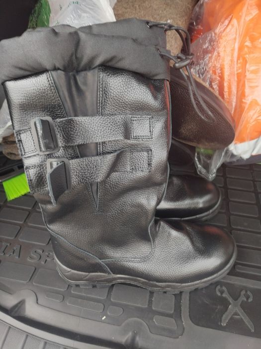 Продам новые утеплённые сапоги