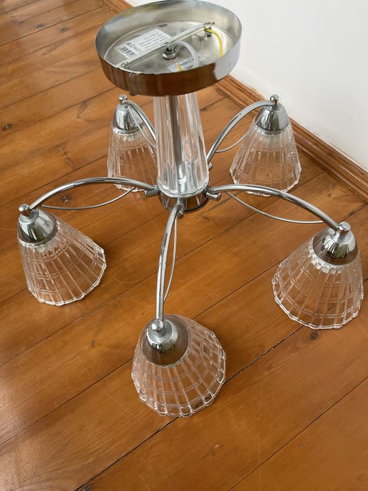 Люстра  в отличном состоянии