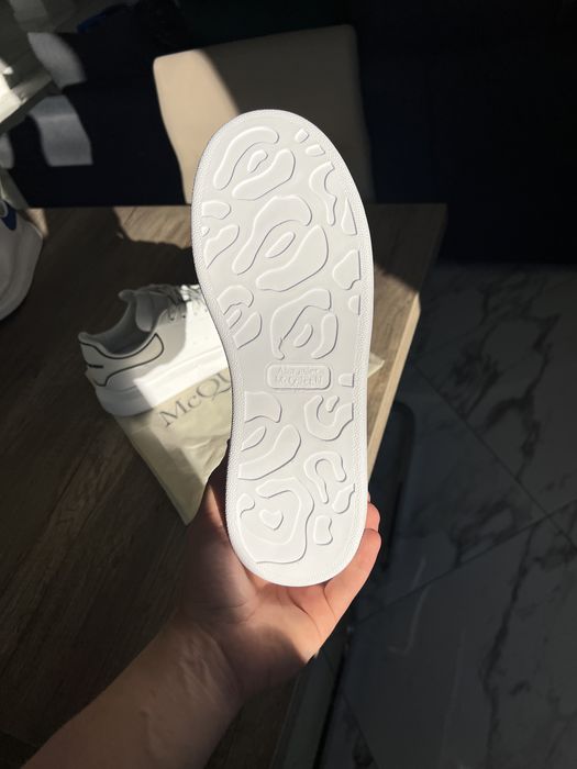 Vând Sneakers Alexander McQueen Bianche Classic Nepurtați, Mărimea 44