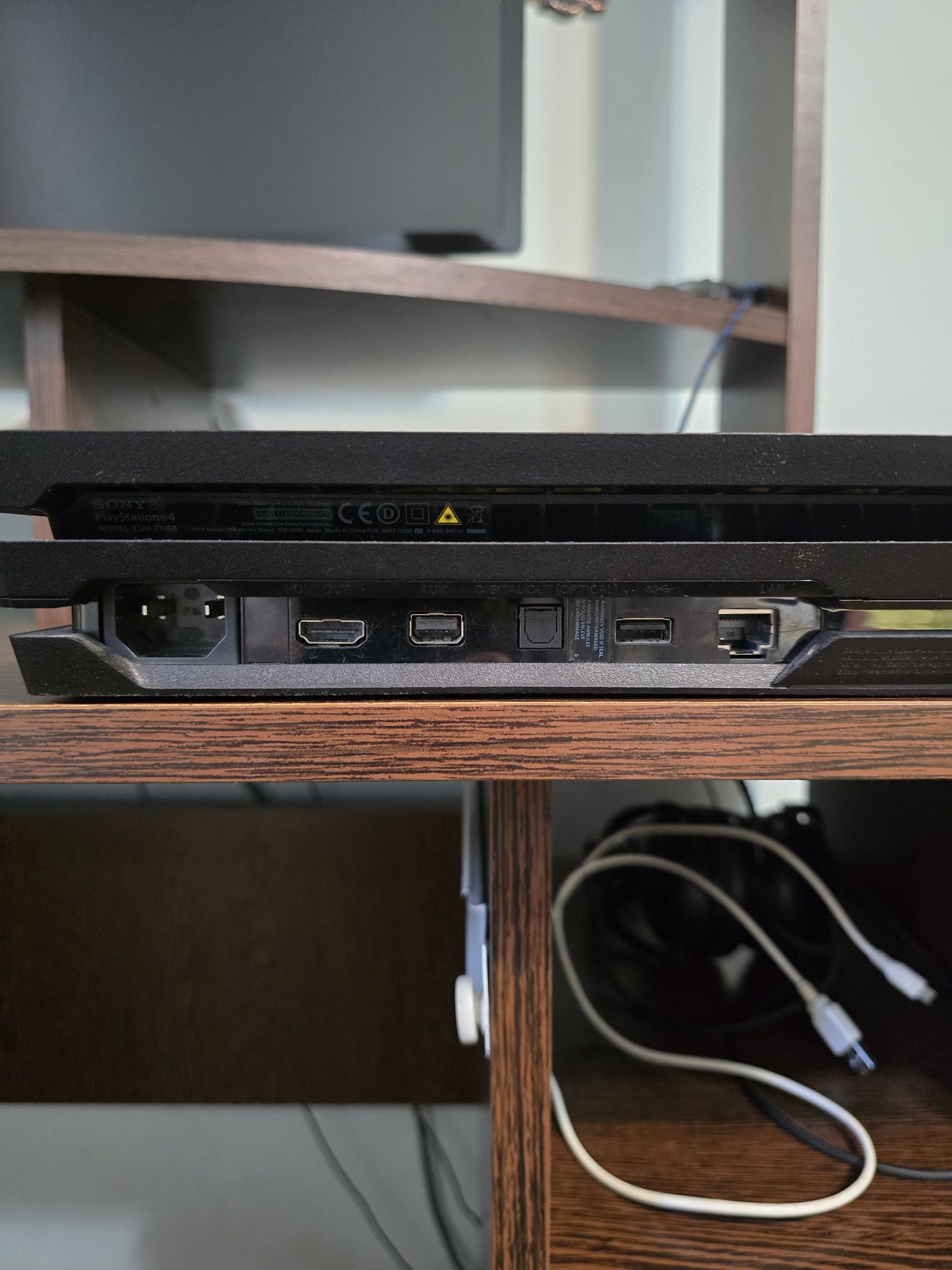 Vand PS4 PRO+o maneta