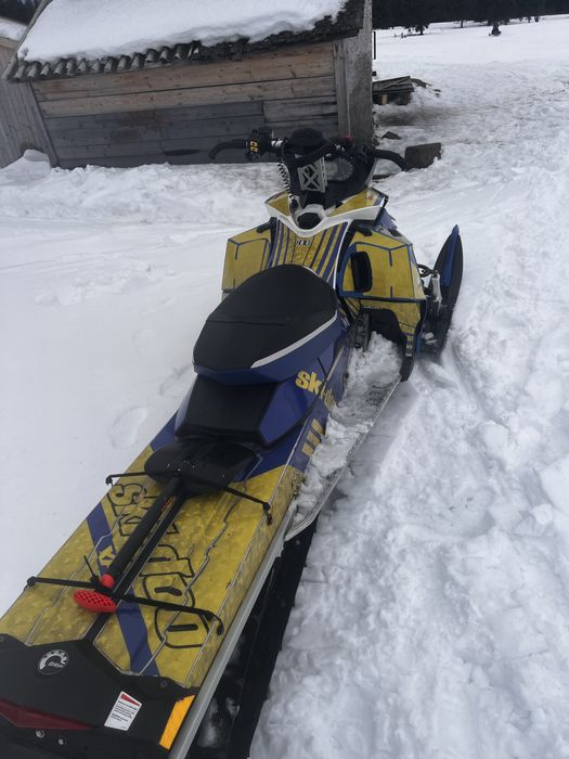 Snowmobil ski doo summit 800R. 2009