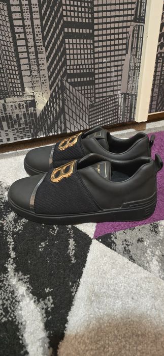 Vând adidași balmain