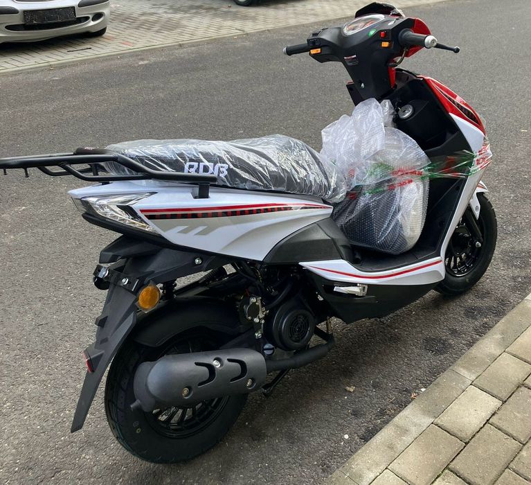 Scuter 49cc in 4 timpi