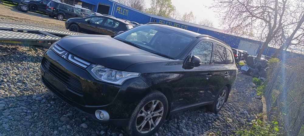 Dezmembrez  Mitsubishi Outlander 3   2.3 DI-D  2013
