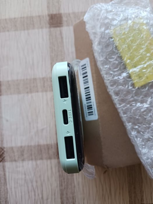 Продавам чисто нова преносима батерия