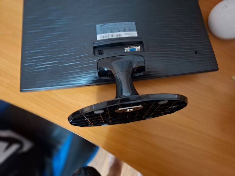 СПЕШНО! Продавам монитор на самсун