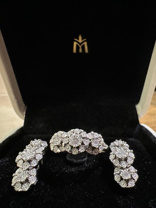 Продам золотой набор с бриллиантами