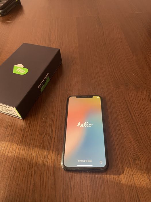 Iphone XS + подарък 4 калъфа