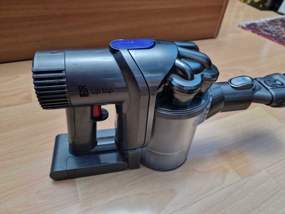 Aspirator Dyson V6