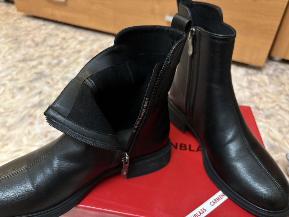 Продаю женские ботинки 39 размера