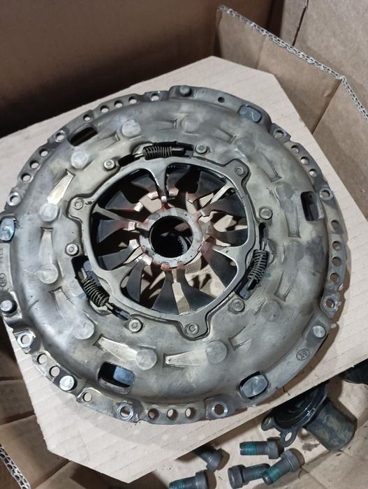 Съединител с маховик к-кт LUK 60001600