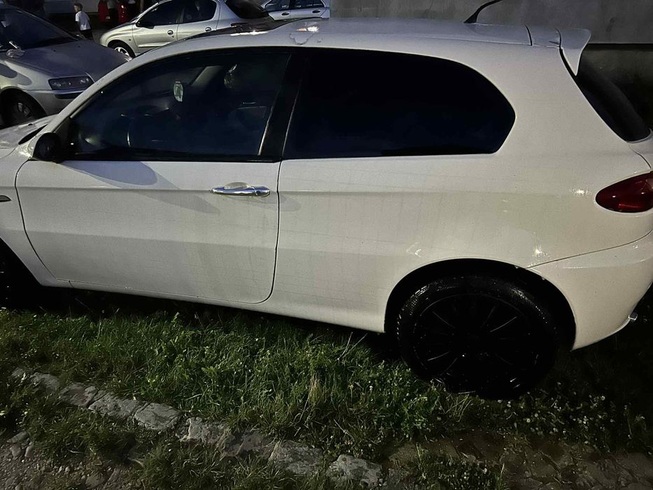 Vând Alfa Romeo 147 1.9D