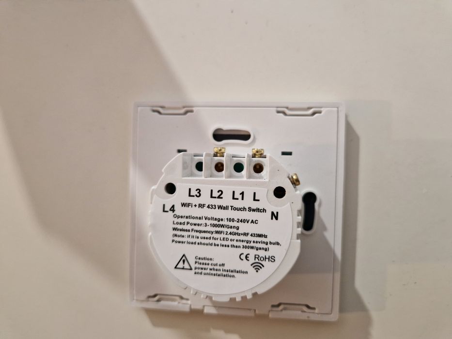 Intrerupator smart cu touch wifi