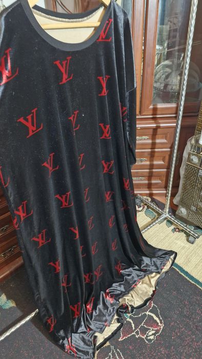 Новая велюровая платье