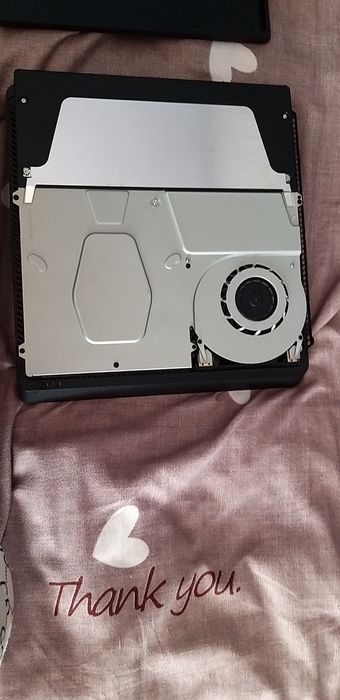 PS4 slim почти без игр продаю за дешево
