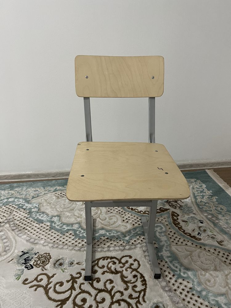 Продам стулья от парты