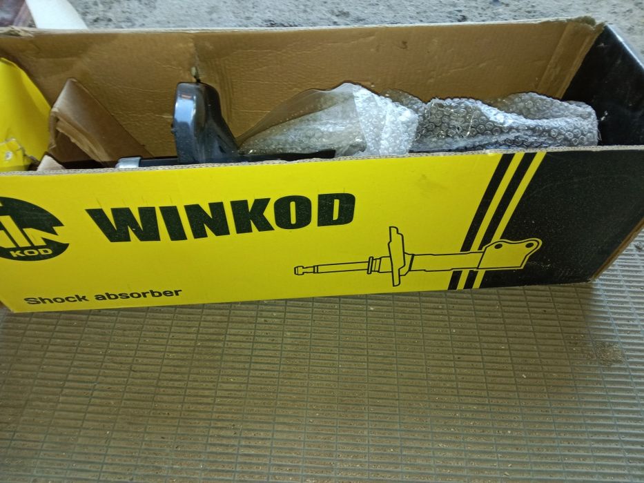 Продам заднию стойку тоета Карина