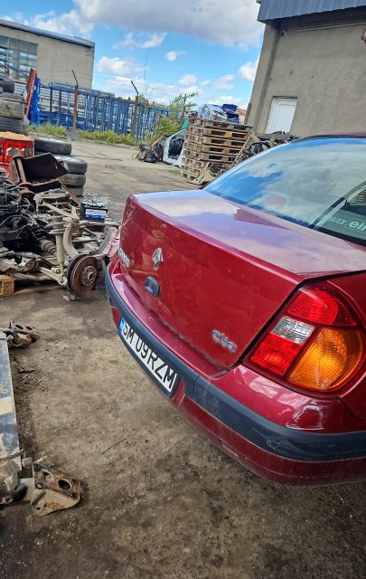 Bara spate Renault Clio a 2-a generatie