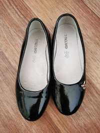 Продам школьные туфли для девочки в хорошем состоянии