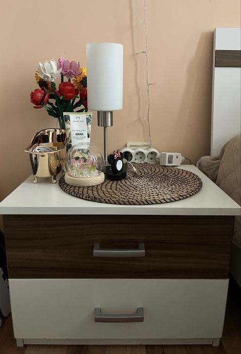 Две нощни шкафчета