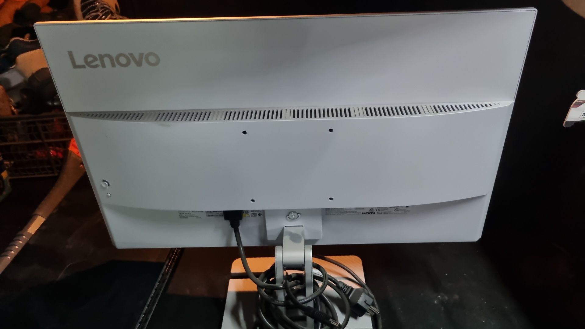 Монитор Lenovo 24" в отличном состоянии