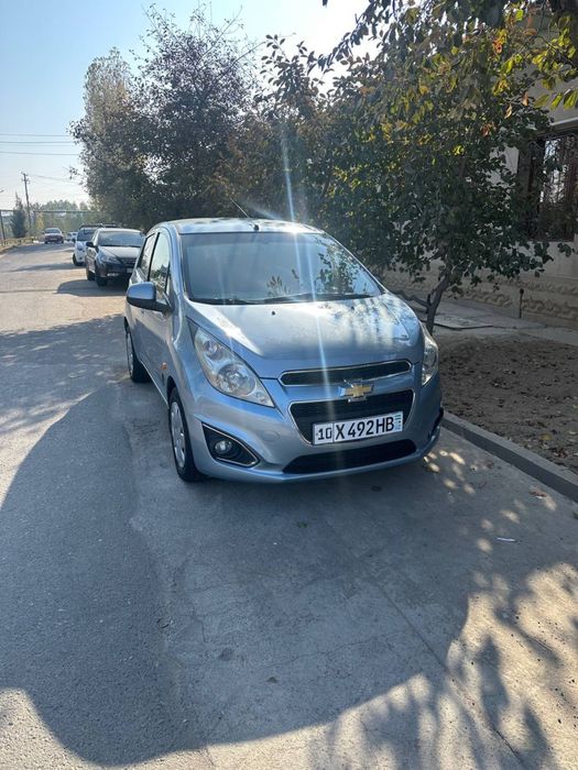 Shevralet spark sotiladi