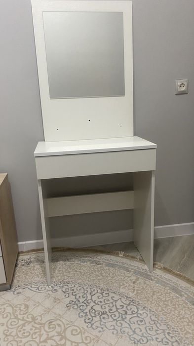 Туалетний столик с зеркалом за 20000, мини туалетний столик за 10000