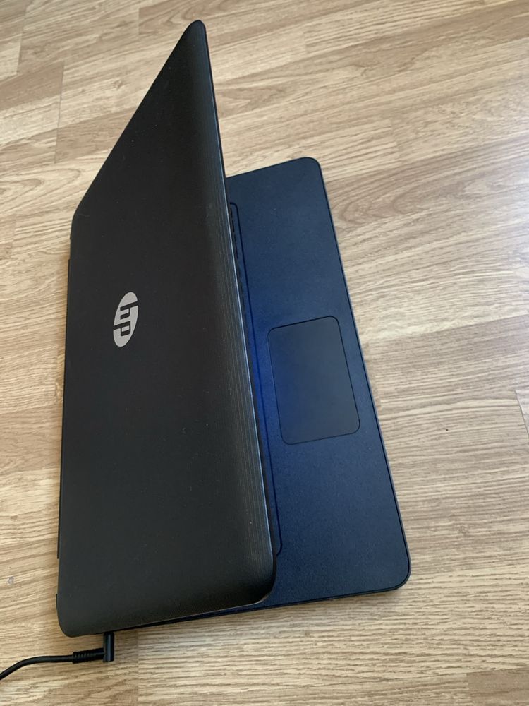 Laptop Hp Slim display mare 17,3 led,8gb ram,SSD 130gb m,cu incarcator