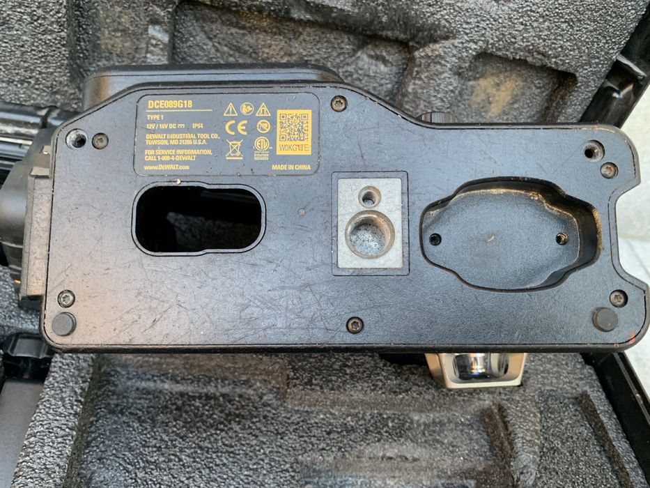 DeWALT DCE089G18/лазерен нивел +детектор, стойки и мишена