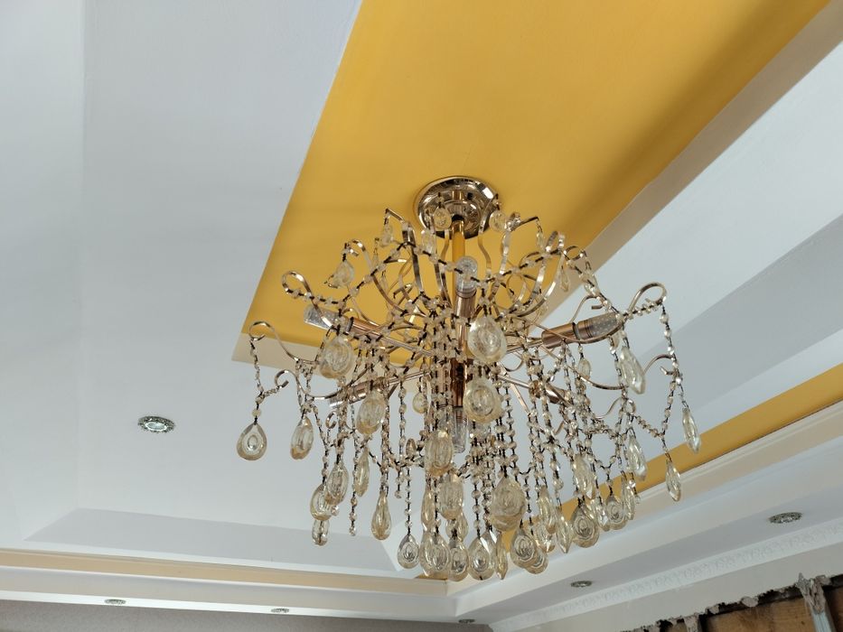 Продам люстру в хорошем состоянии,срочно!