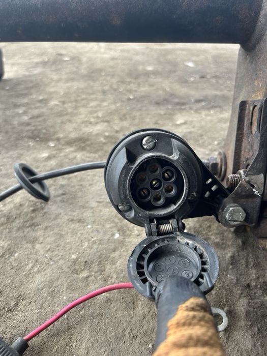 Теглич Thule за Audi a4 b8 Ауди А4 б8 с не оригинален модул и кука